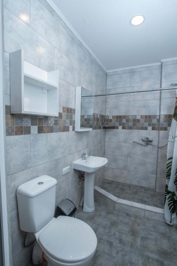 Telav Holl Hotel Telavi Bagian luar foto