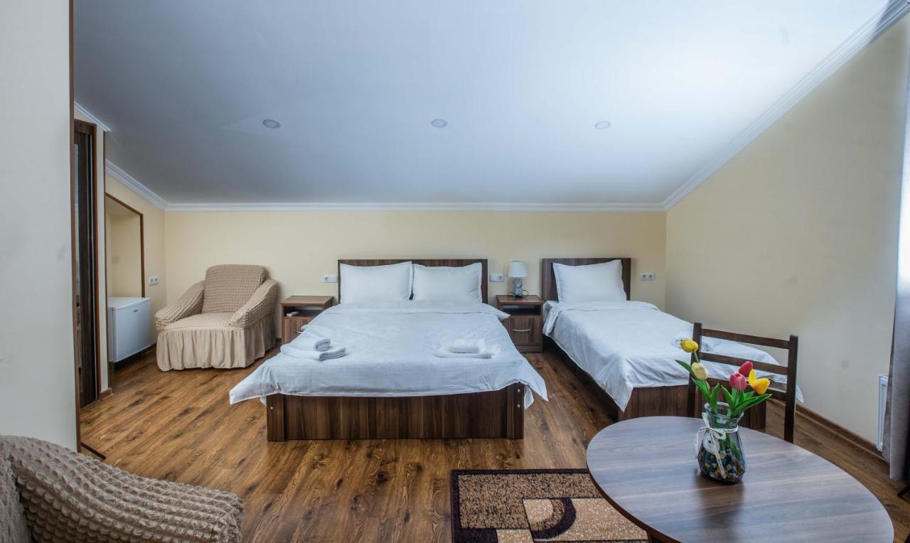 Telav Holl Hotel Telavi Bagian luar foto