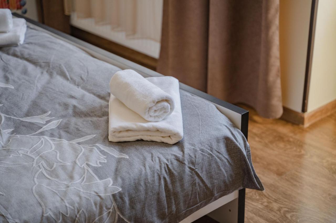 Telav Holl Hotel Telavi Bagian luar foto