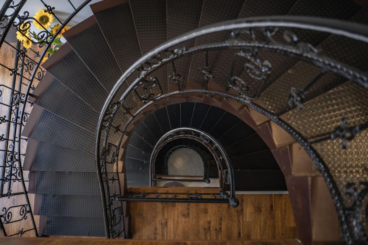 Telav Holl Hotel Telavi Bagian luar foto