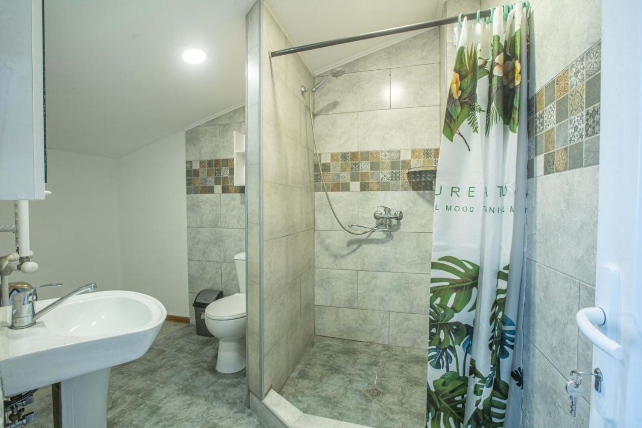 Telav Holl Hotel Telavi Bagian luar foto