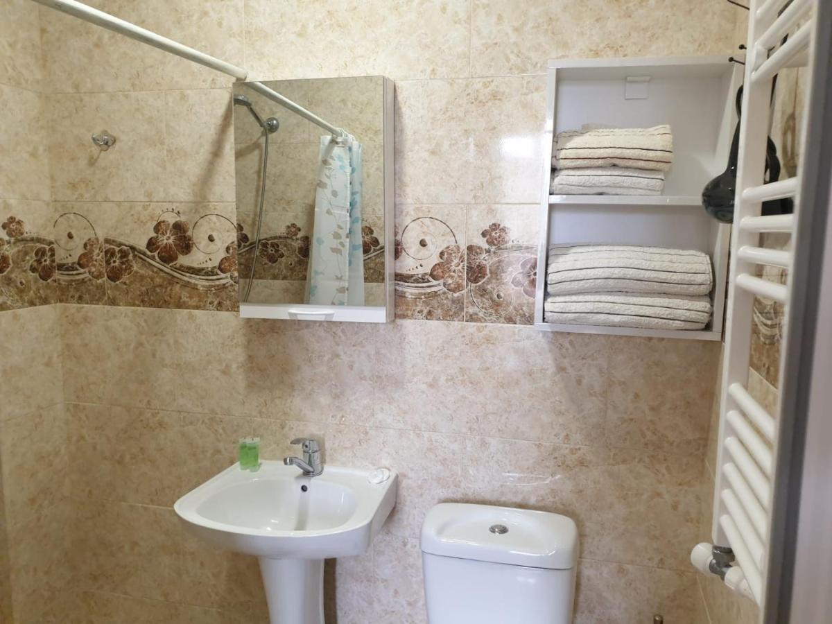 Telav Holl Hotel Telavi Bagian luar foto