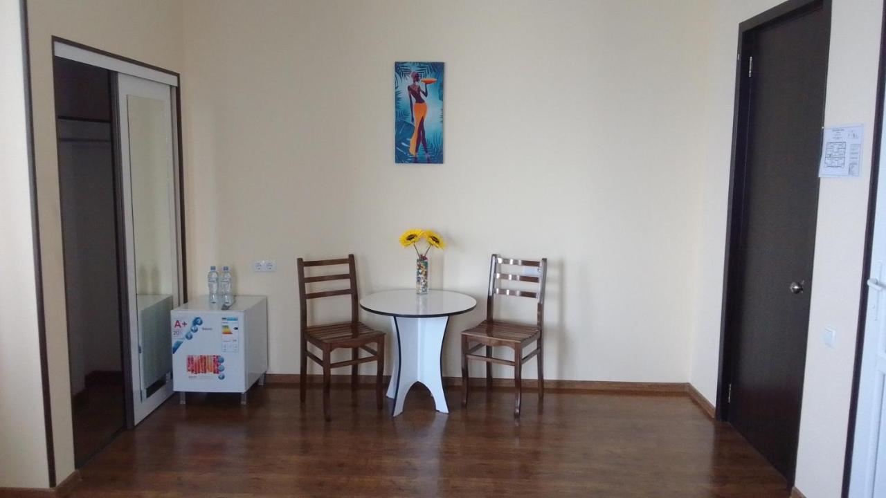 Telav Holl Hotel Telavi Bagian luar foto