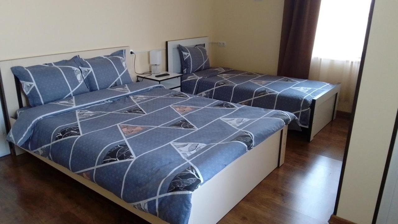 Telav Holl Hotel Telavi Bagian luar foto