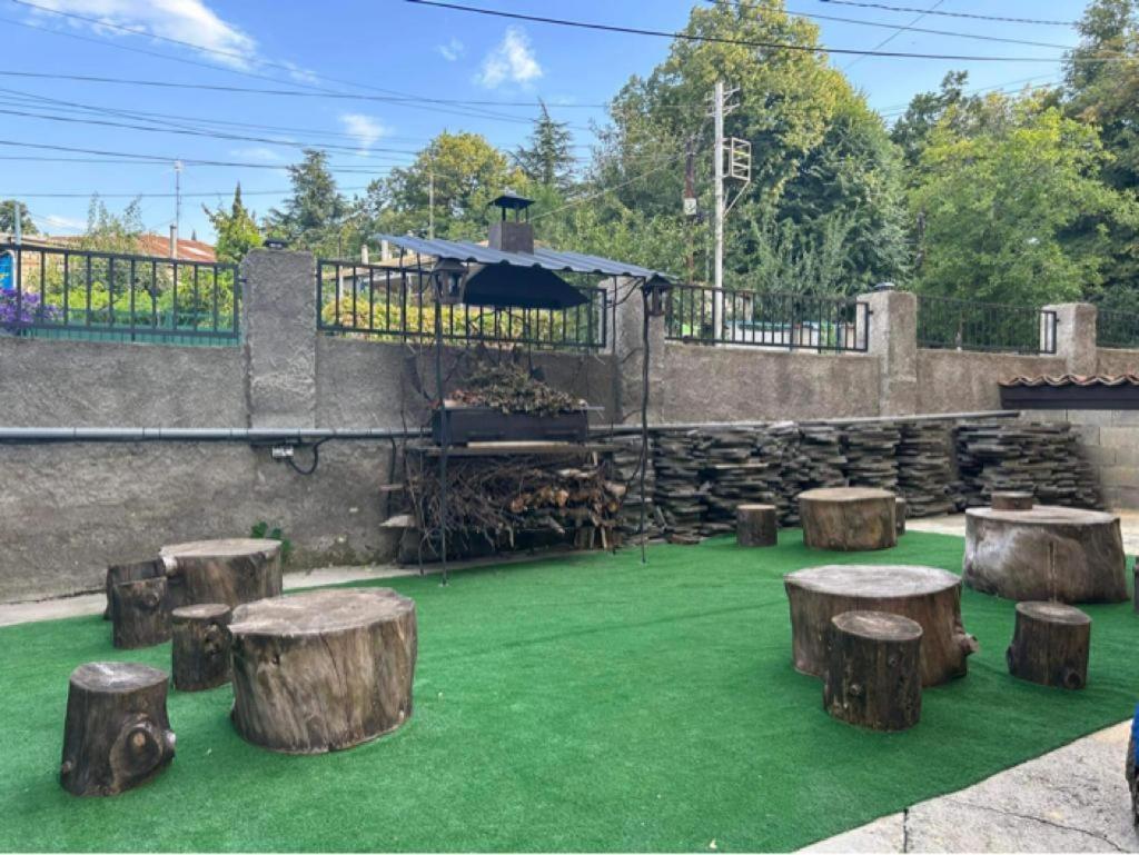 Telav Holl Hotel Telavi Bagian luar foto