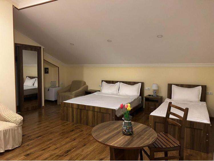 Telav Holl Hotel Telavi Bagian luar foto